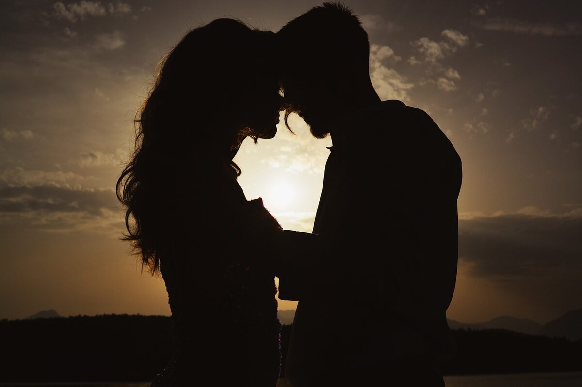 couple-6548045_1280-1.jpg
